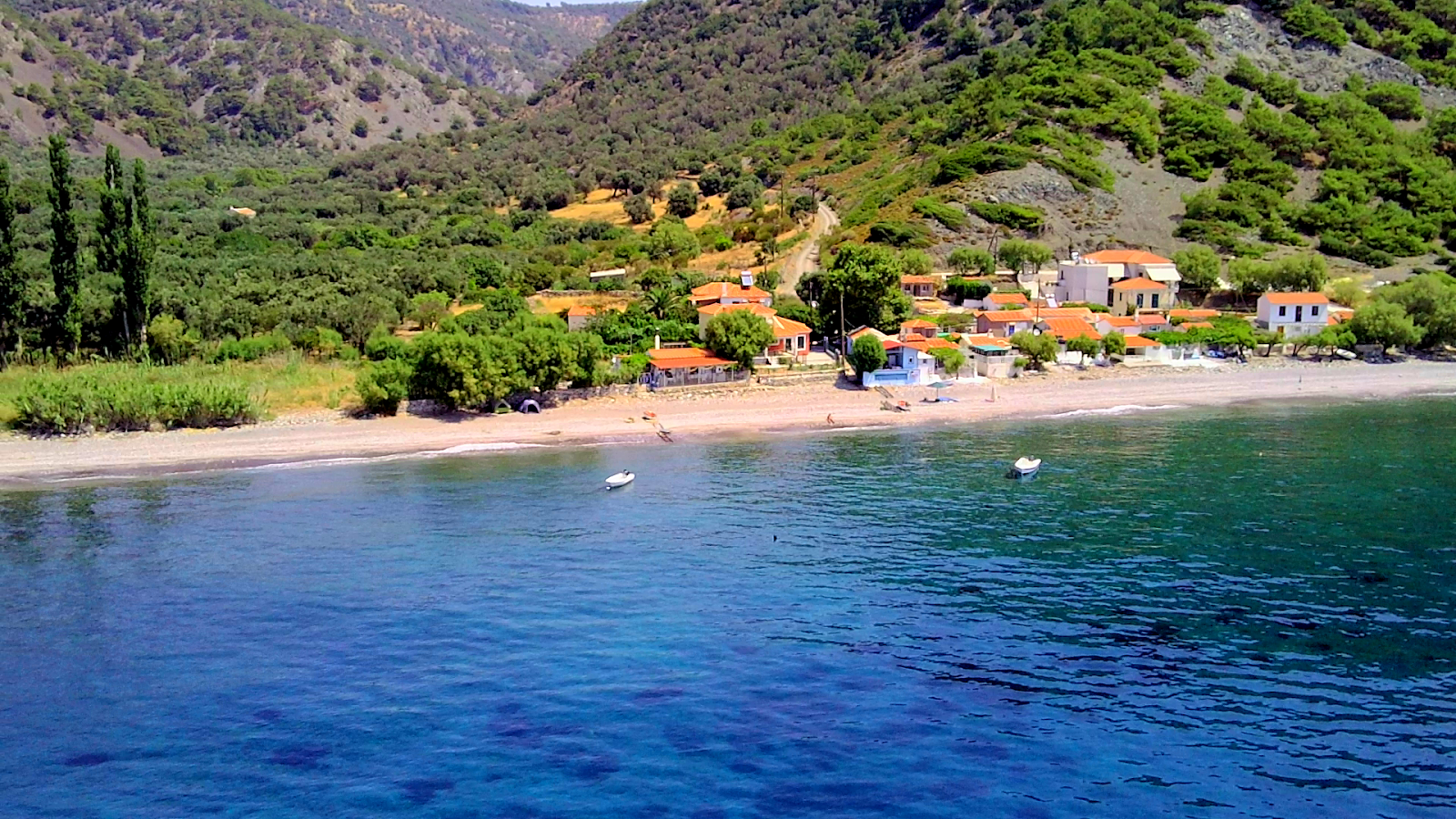Drotas beach'in fotoğrafı geniş plaj ile birlikte