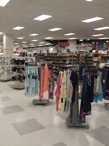 Department Store «T.J. Maxx & HomeGoods», reviews and photos, 7 Neponset St, Worcester, MA 01606, USA