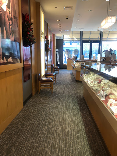 Jewelry Store «Kay Jewelers», reviews and photos, 300 The Bridge St Suite 114, Huntsville, AL 35806, USA