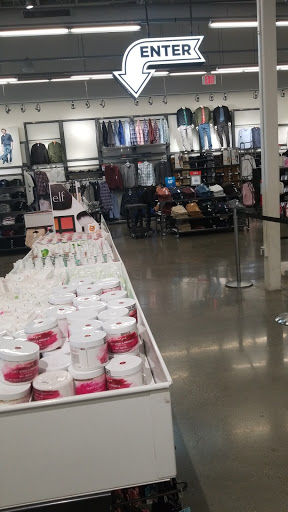 Clothing Store «Old Navy», reviews and photos, 3470 W Century Blvd, Inglewood, CA 90303, USA