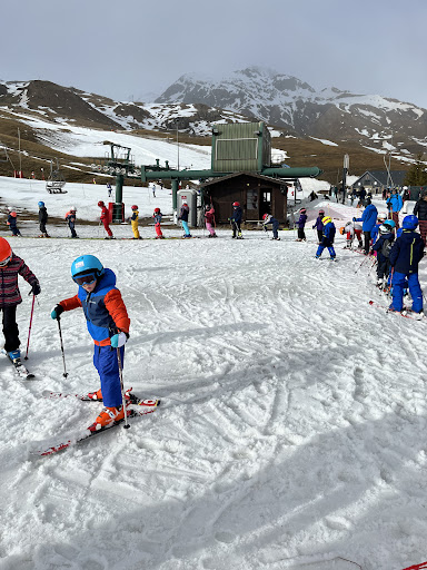 ESCUELA DE ESQUÍ Y SNOWBOARD DE FORMIGAL en Sallent de Gállego, Huesca
