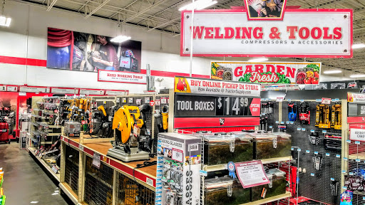 Home Improvement Store «Tractor Supply Co.», reviews and photos, 1714 N Main St, Shelbyville, TN 37160, USA