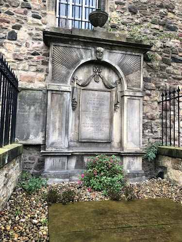 Comments and reviews of Canongate Kirk