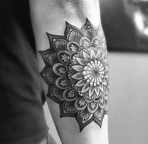 Tattoo Shop «Pens and Needles Tattoo Studio», reviews and photos, 1314 Airline Dr, Bossier City, LA 71112, USA