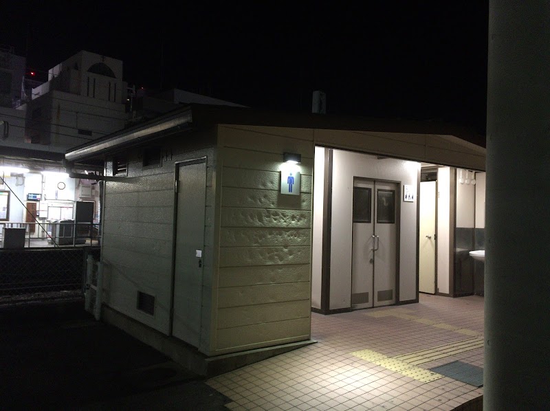 公衆トイレ（JR和歌山駅東口）