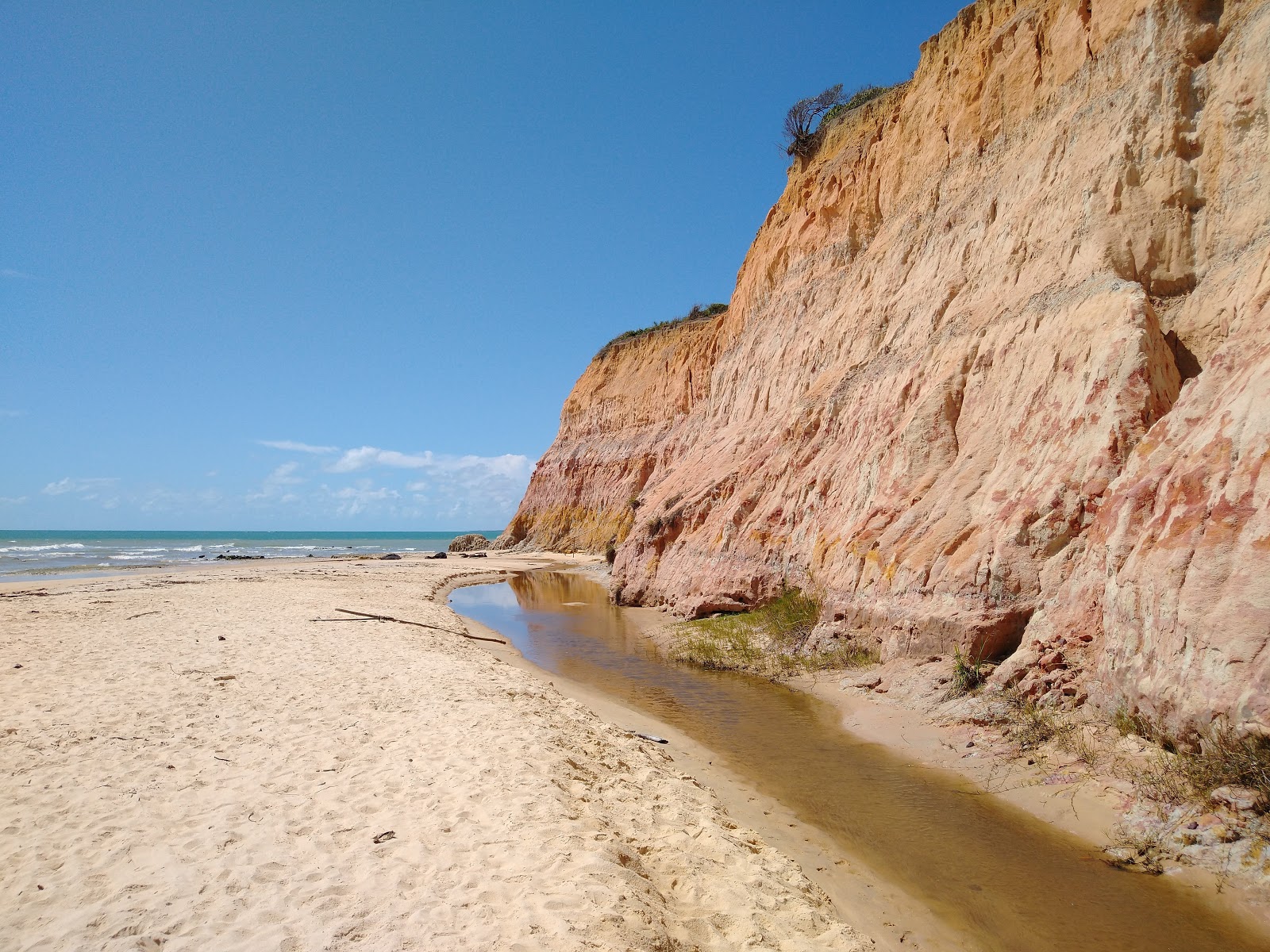 Foto von Mandelstrand mit geräumiger strand
