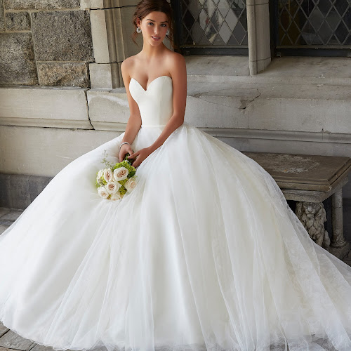Comments and reviews of Gillian Roberts Bridal | Designer Wedding Dresses & Bridal Gowns