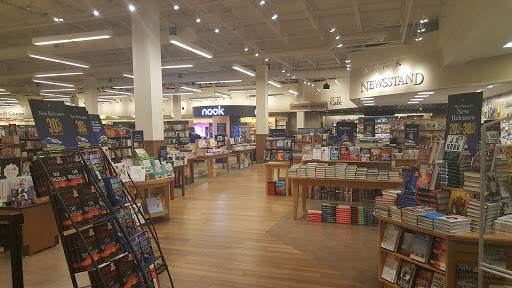 Book Store «Barnes & Noble Booksellers Fredericksburg/ Central Park», reviews and photos, 1220 Carl D. Silver Parkway, Fredericksburg, VA 22401, USA