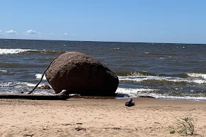 Lauču akmens (akmeņaina pludmale) image