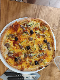 Plats et boissons du Pizzeria Sur un Air de Pizza à Ambronay - n°14