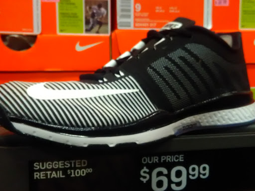 Clothing Store «Nike Factory Store», reviews and photos, 1553 Retherford St c080, Tulare, CA 93274, USA