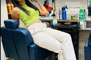 Tuku's ZAARRAA Professional Beauty Unisex Salon in Camp Pune image