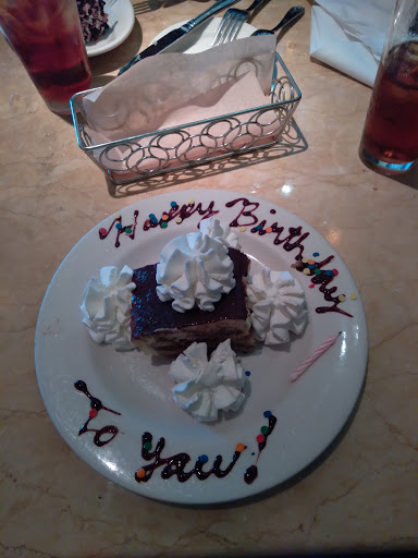 Restaurant «The Cheesecake Factory», reviews and photos, 24250 Town Center Dr, Santa Clarita, CA 91355, USA