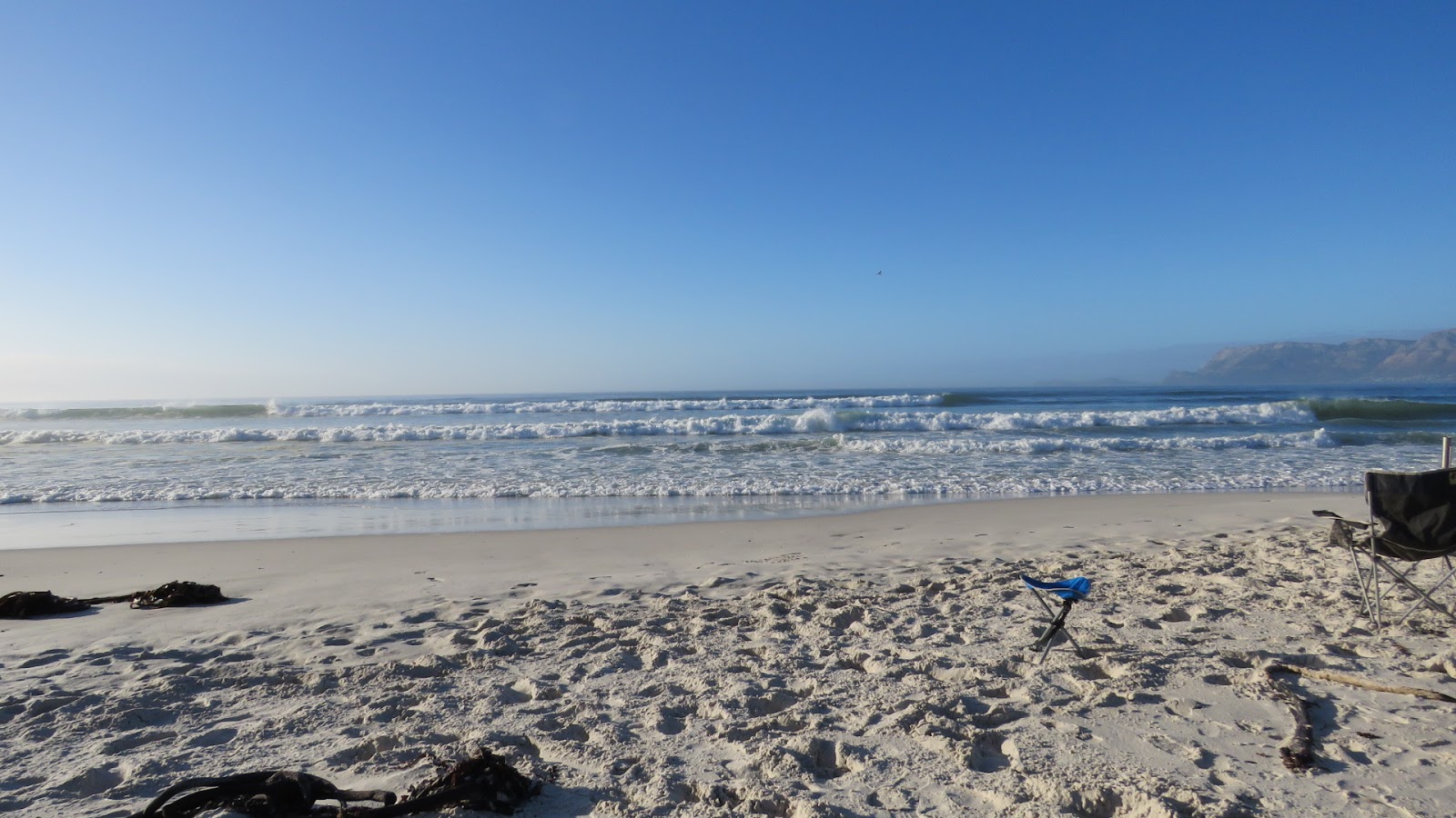 Foto di Sonwabe beach con una superficie del acqua cristallina