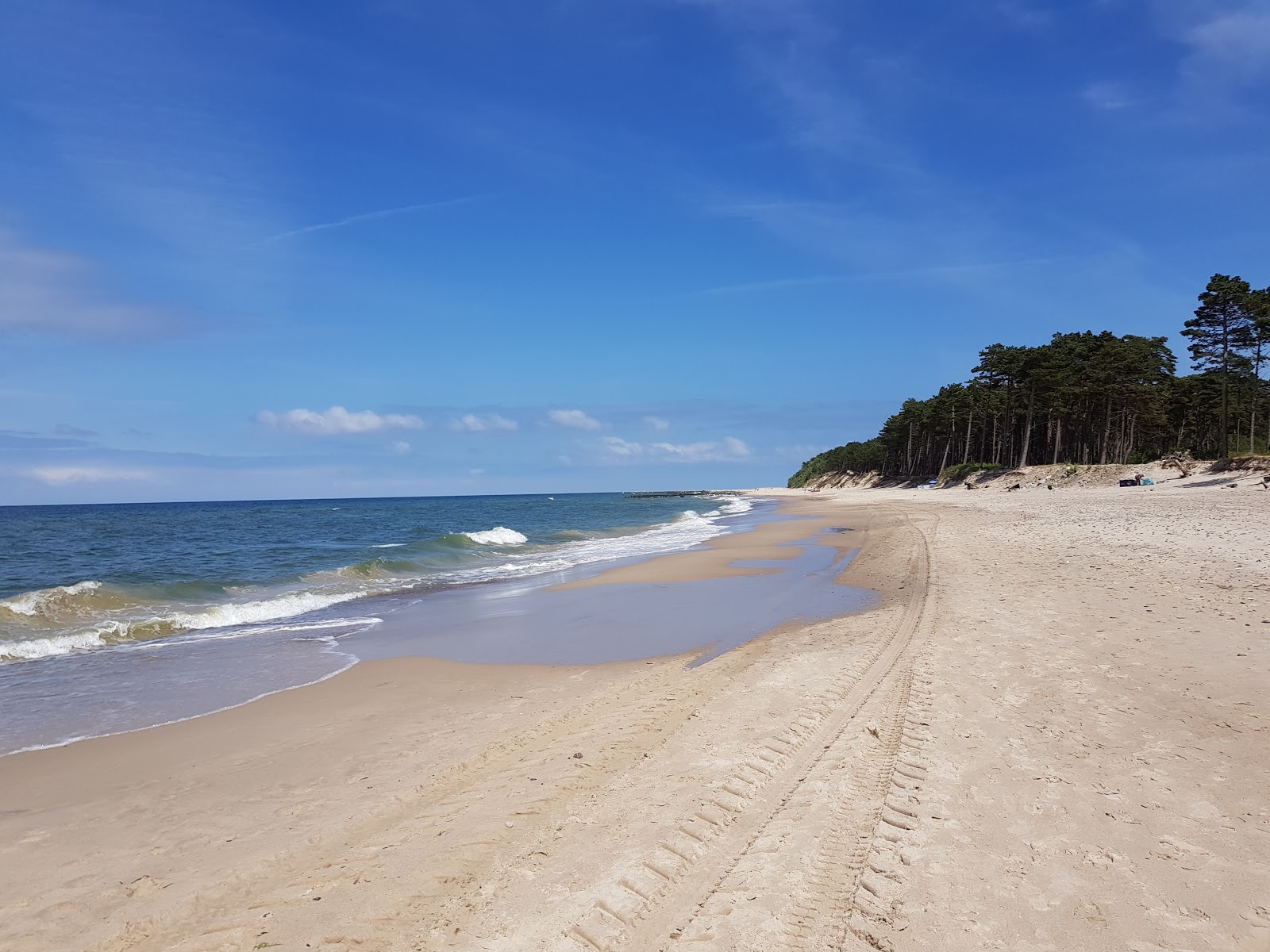 Photo de Rusinowo beach avec sable lumineux de surface