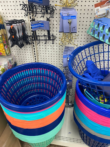 Dollar Store «Dollar Tree», reviews and photos, 416 E Main St Ste 3, Middletown, CT 06457, USA