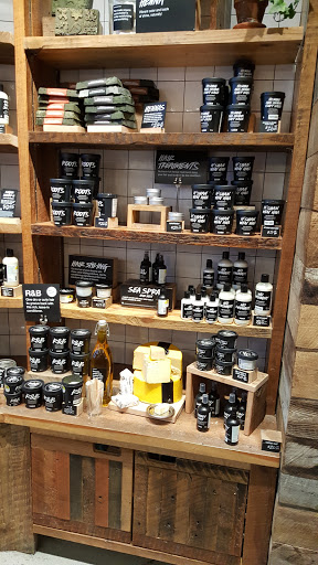 Cosmetics Store «LUSH Fresh Handmade Cosmetics», reviews and photos, 51 Oakbrook Center, Oak Brook, IL 60523, USA