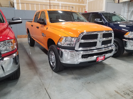 Jeep Dealer «Findlay Chrysler Jeep Dodge RAM INDOOR Dealership», reviews and photos, 25600 SW Parkway Center Dr, Wilsonville, OR 97070, USA