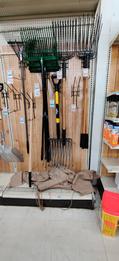 Home Improvement Store «Tractor Supply Co.», reviews and photos, 2385 E Market St, Harrisonburg, VA 22801, USA