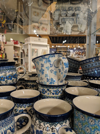 Shopping Mall «Barracks Rd Shopping Center», reviews and photos, 1117 Emmet St N, Charlottesville, VA 22903, USA