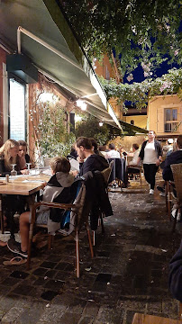 Atmosphère du Restaurant méditerranéen La Favouille ( cuisine Provencale ) à Le Lavandou - n°17