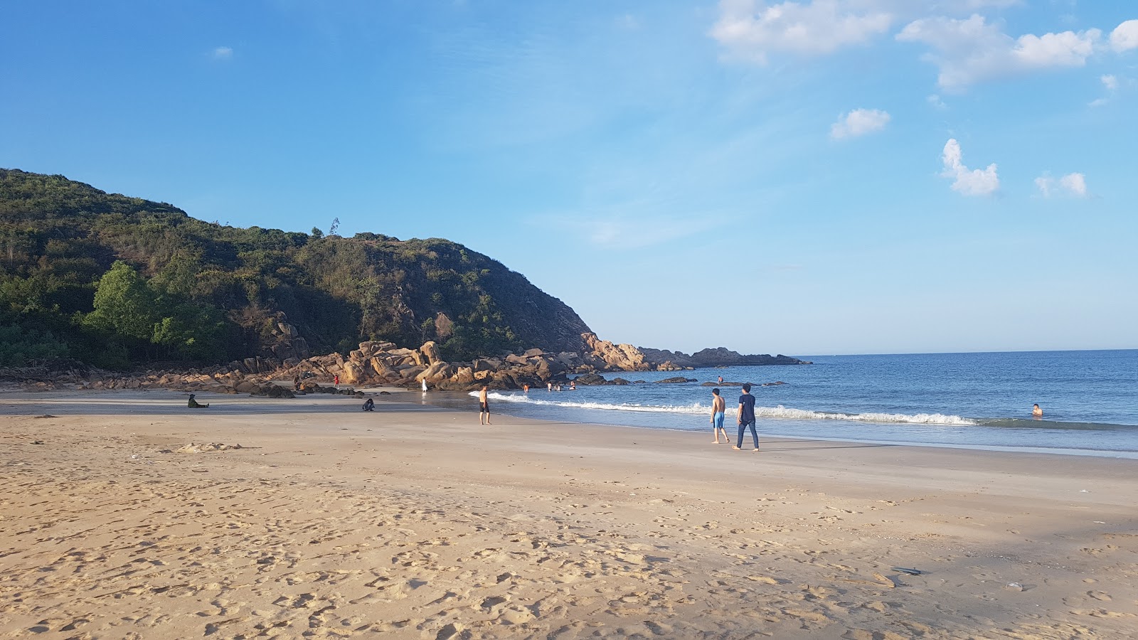 Fotografie cu Hoa Thanh Beach - locul popular printre cunoscătorii de relaxare