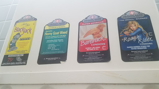 Liquor Store «Red Roof Liquor & Lottery», reviews and photos, 301 S Port Dr, Columbia, IL 62236, USA