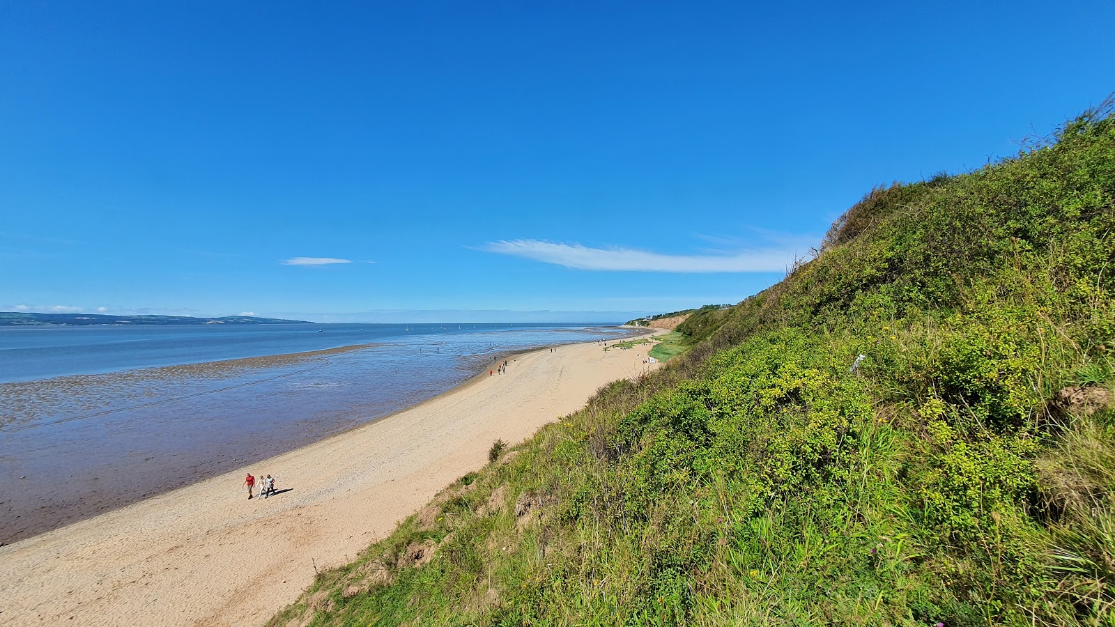 Foto di Thurstaston Beach con una superficie del sabbia luminosa