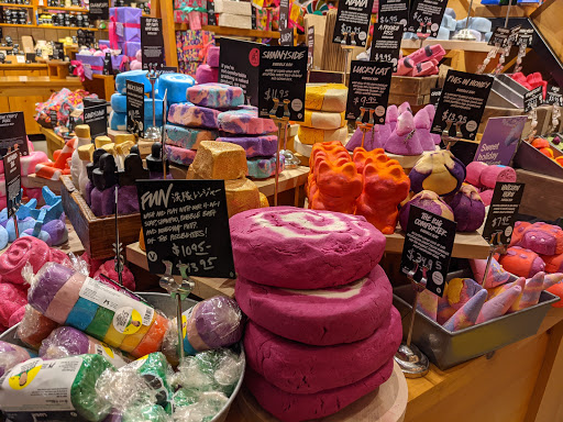 Lush Cosmetics, 3915 W 50th St, Edina, MN 55424, USA, 