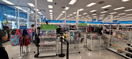 Clothing Store «Ross Dress for Less», reviews and photos, 3024 Wake Forest Rd, Raleigh, NC 27609, USA