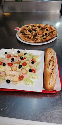 Plats et boissons du Pizzeria Delice Pizza à Le Blanc-Mesnil - n°8