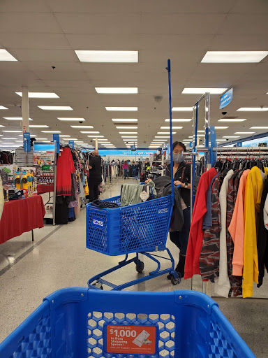 Clothing Store «Ross Dress for Less», reviews and photos, 7487 N Blackstone Ave, Fresno, CA 93720, USA