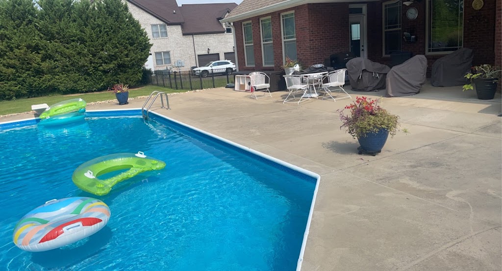 Gifted Hands Barber & Nail Spa 37040