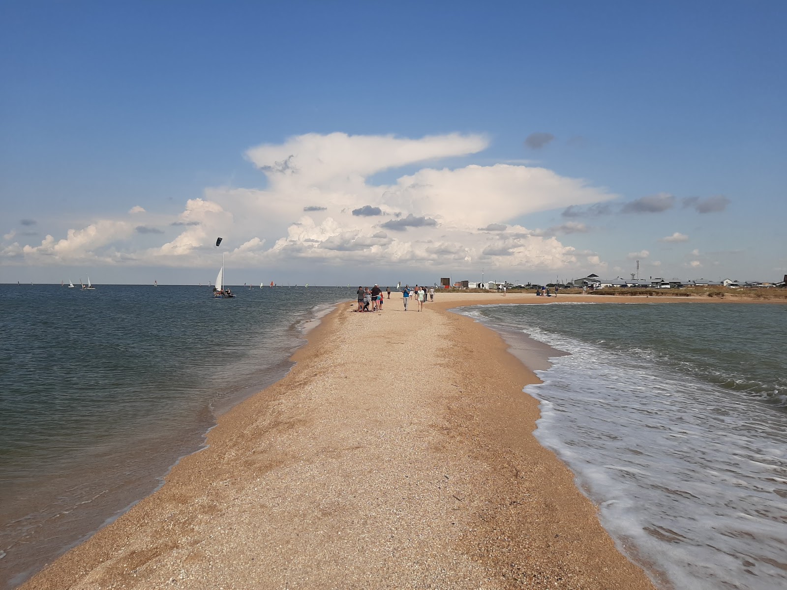 Beach Kamenka'in fotoğrafı - rahatlamayı sevenler arasında popüler bir yer