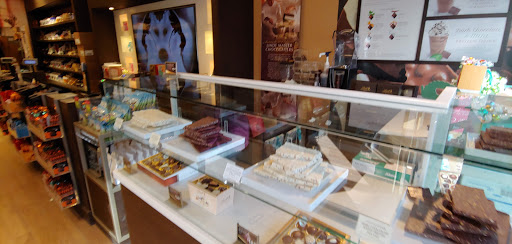 Shopping Mall «Twin Cities Premium Outlets», reviews and photos, 3965 Eagan Outlets Pkwy, Eagan, MN 55122, USA