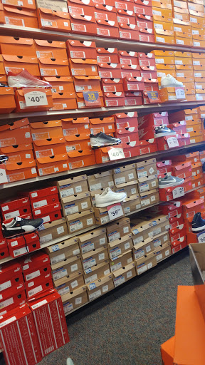 Shoe Store «Shoe Carnival», reviews and photos, 11772 W 95th St, Overland Park, KS 66214, USA