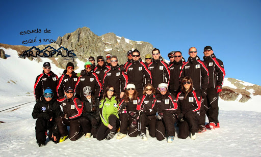 Escuela Española de Esquí y Snow Arropaje San Isidro