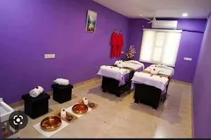 Unique Jaccuzi Spa Noida-Massage Spa Noida image