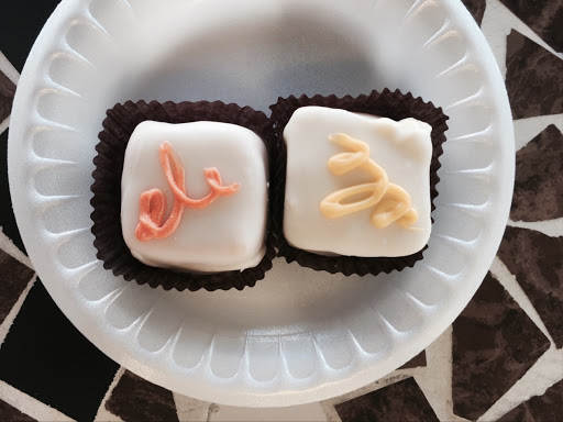 Cake Shop «Victorian Cake Company», reviews and photos, 402 E Greenway Pkwy #1, Phoenix, AZ 85022, USA