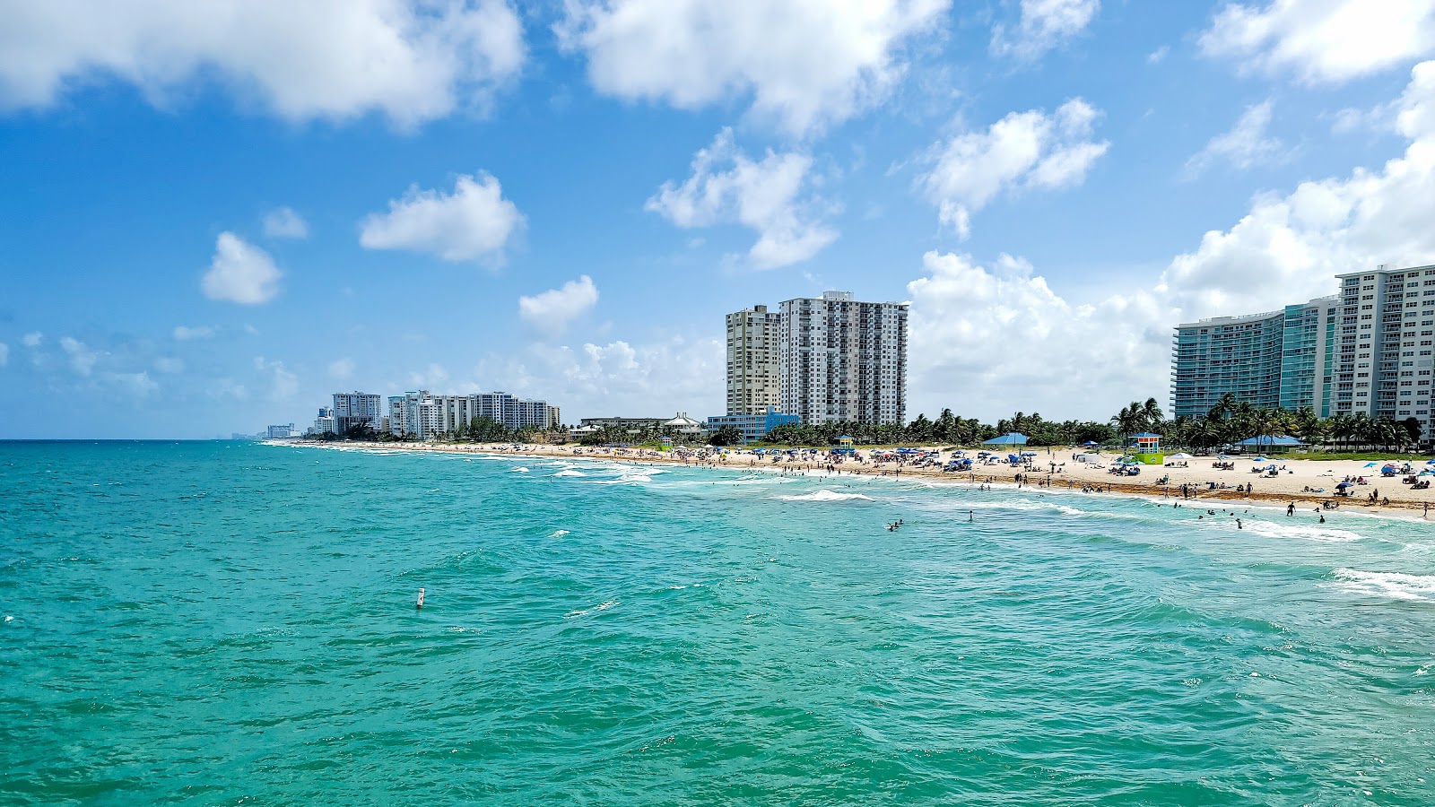 Fotografija Pompano beach z turkizna čista voda površino