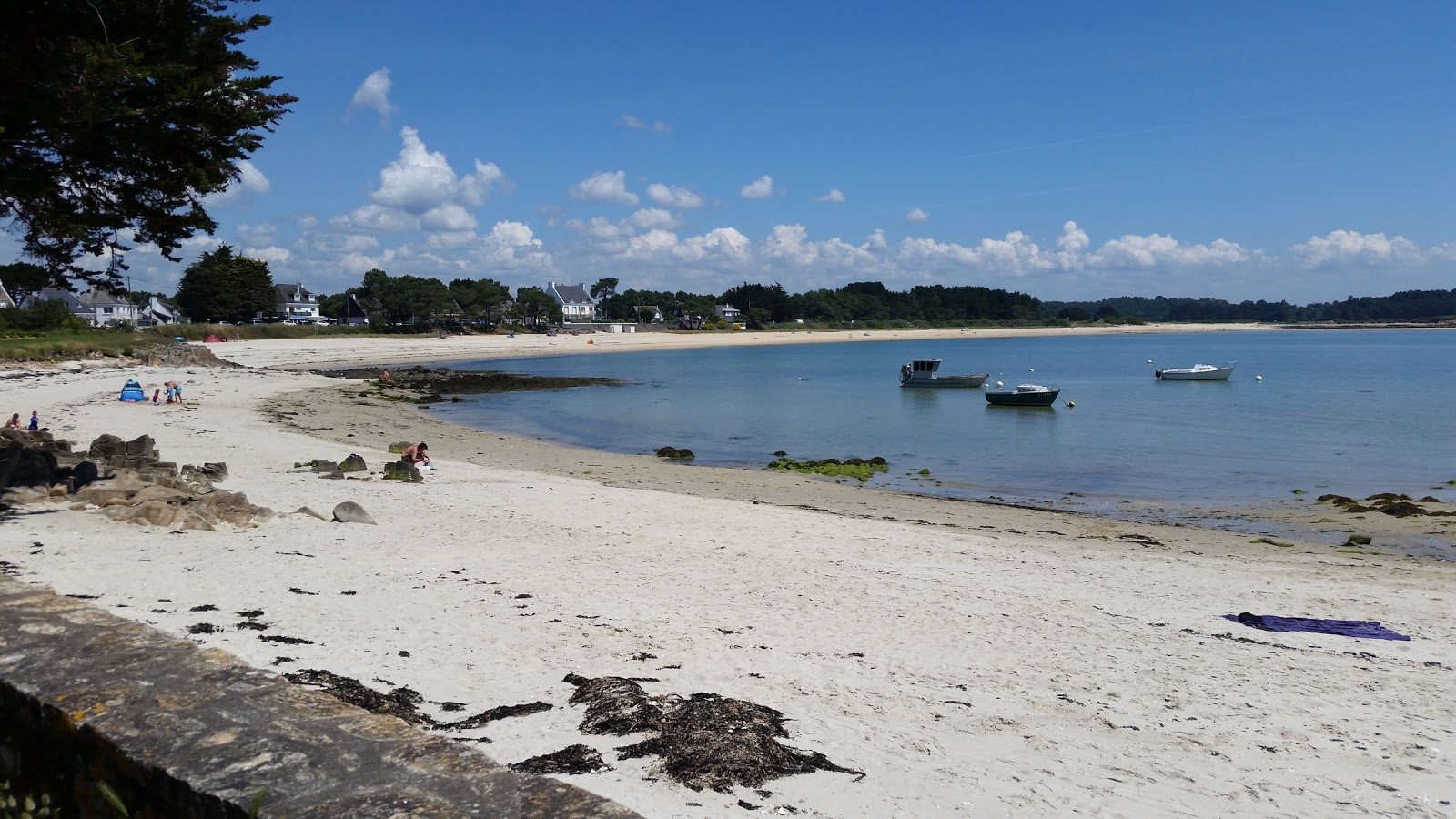 Foto van Plage du Men du met turquoise puur water oppervlakte