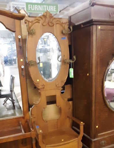 Building Materials Store «Habitat For Humanity ReStore Elgin», reviews and photos, 800 N State St, Elgin, IL 60123, USA