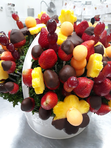 Gift Shop «Edible Arrangements», reviews and photos, 1100 N Tuttle Ave STE 15, Sarasota, FL 34237, USA