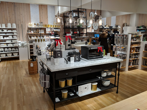 Furniture Store «Crate and Barrel», reviews and photos, 199 Boylston St, Chestnut Hill, MA 02467, USA