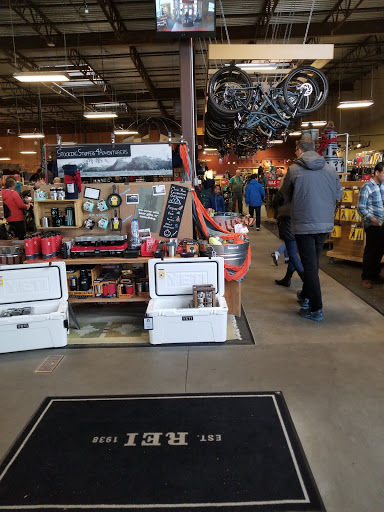 Camping Store «REI», reviews and photos, 766 E Big Beaver Rd, Troy, MI 48083, USA