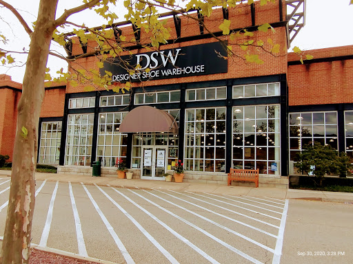 Shoe Store «DSW Designer Shoe Warehouse», reviews and photos, 520 E Waterfront Dr, Homestead, PA 15120, USA