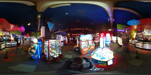 Sports Bar «Sky Deck Sports Grille and Lanes», reviews and photos, 401 E Broadway, Bloomington, MN 55425, USA