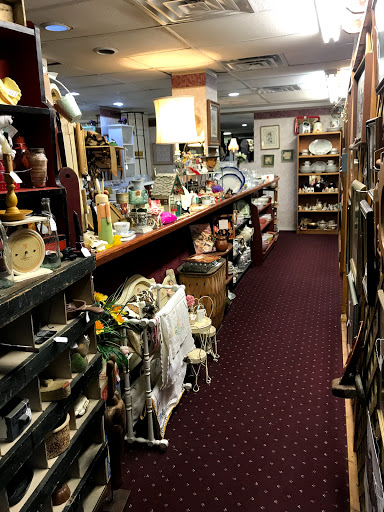 Showplace Antiques & Treasures