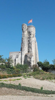 La tour clarasvalls à Scorbé-Clairvaux