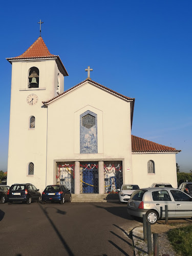 Igreja da Sagrada Família (Caselas) - Igreja